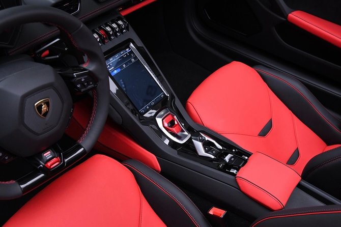 30-Minute Driving Tour: Explore Hollywood in a Lamborghini - Should you book the Lamborghini tour?