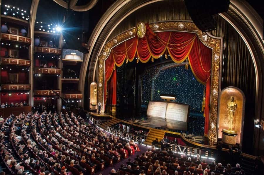 Dolby Theatre Admission Ticket and Guided Tour - The walk: from the entrance to the Dolby Lounge