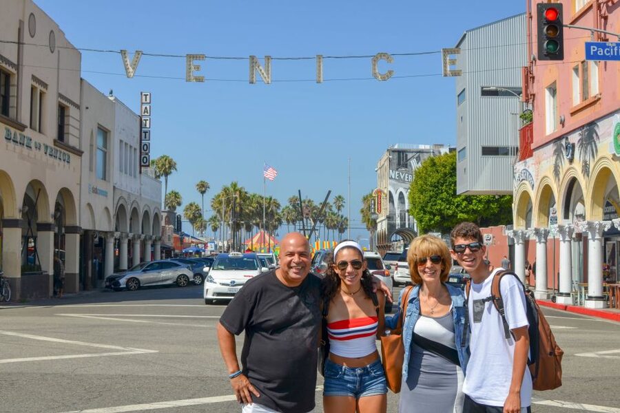 Full-Day City Tour of LA, Hollywood, Beverly Hills & Beaches - Rodeo Drive and a glimpse of Beverly Hills