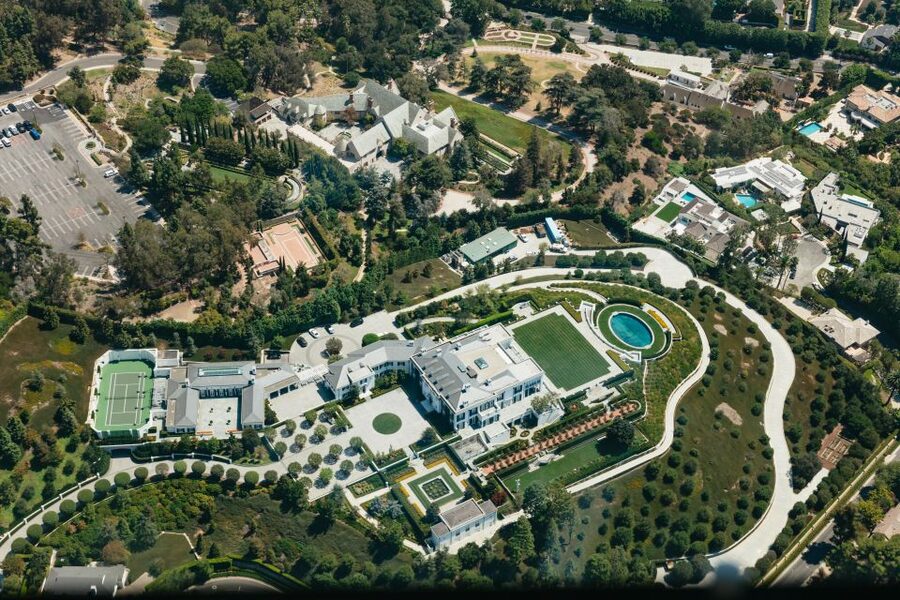 Hollywood & Beverly Hills Celebrity Helicopter Tour - The Pilot Makes the Difference