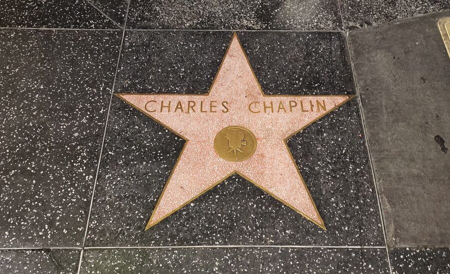 Hollywood: Haunted Walking Tour, True Crime, Creepy Tales - The guide makes or breaks the walk