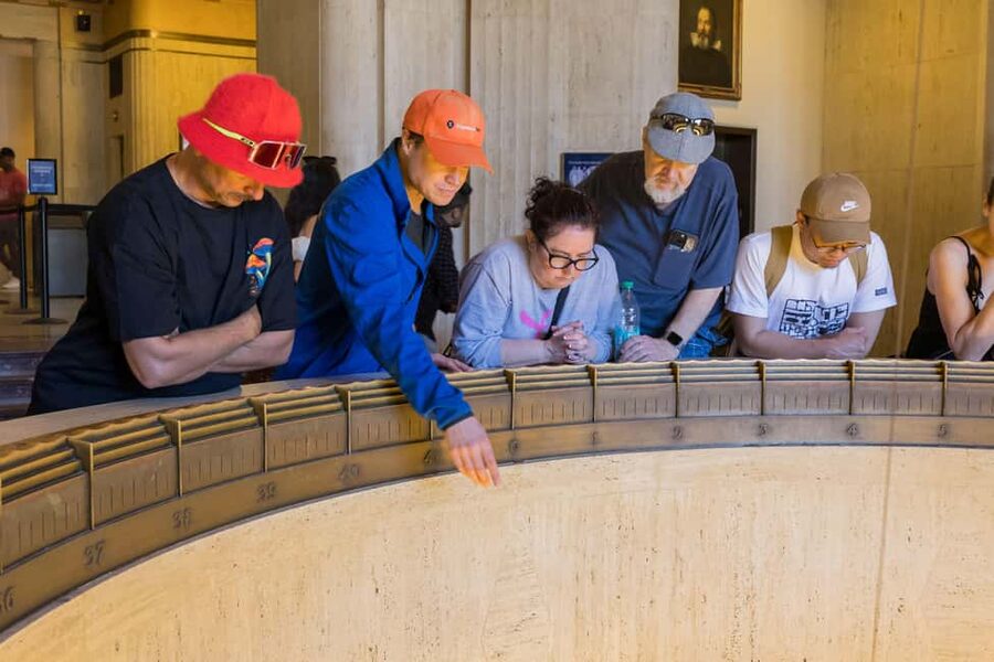 LA: Griffith Observatory Insider Tour - Look for the links between science, building, and city