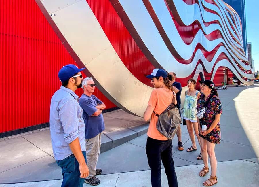 LA: Museum Row Tour The Fast & The Fossilized on Wilshire - Starting at the La Brea Tar Pits