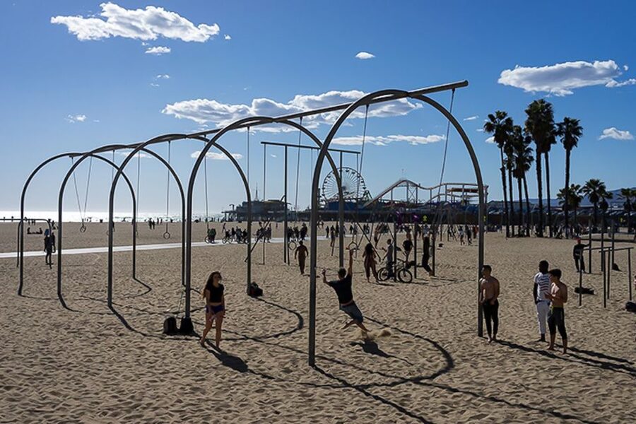 LA: Santa Monica & Venice Beach Bike Adventure - The First Stops: Orientation, Art, and the Pier