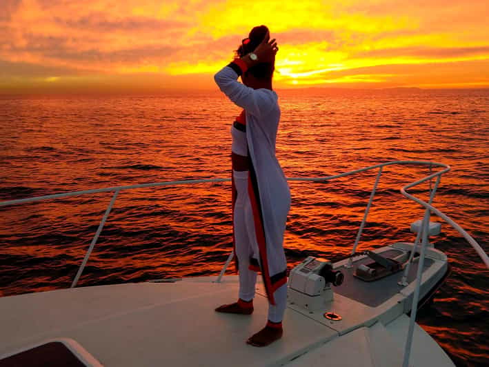 Long Beach: 3hr Private Yacht Trip (1 ticket covers 1-6 ppl) - What $399 buys your group