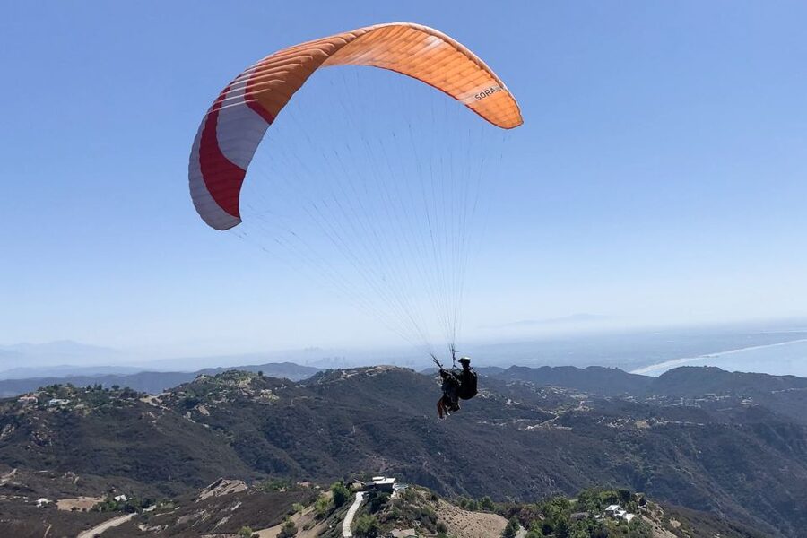Los Angeles: 30-Minute Tandem Paragliding Experience - A soft landing on the sand