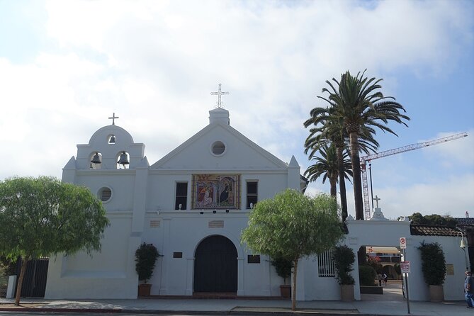 Los Angeles Beginnings Walking Tour - The Broad and MOCA: art stops without museum admission