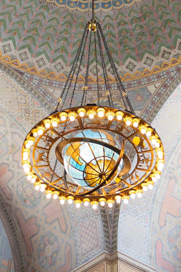 Los Angeles: Downtown History & Architecture Walking Tour - Broadway’s movie palaces and commercial past