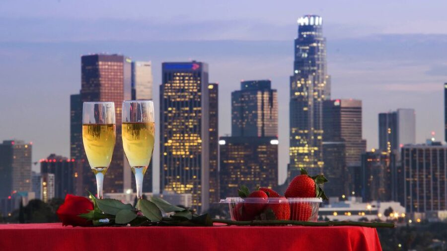 Los Angeles: Downtown Landing Helicopter Tour - Five details to know before you book