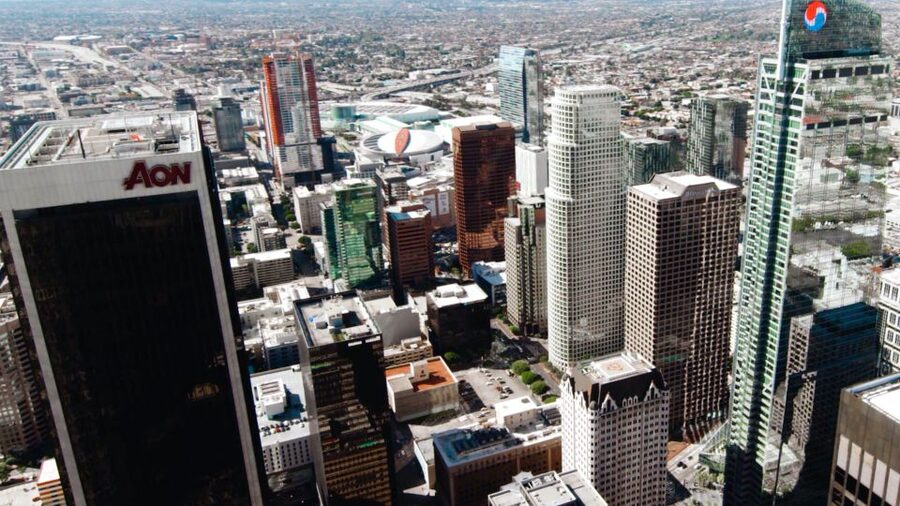 Los Angeles: Downtown Landing Helicopter Tour - Who should book this flight?