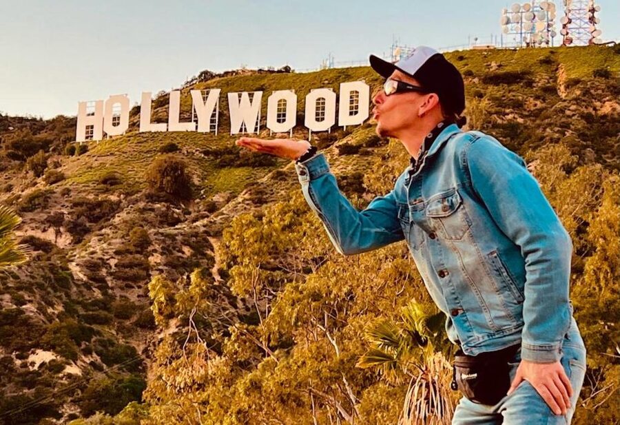 Los Angeles: Front & Back of Hollywood Sign Hike Guided Tour - Seeing the Hollywood Sign from the front and back
