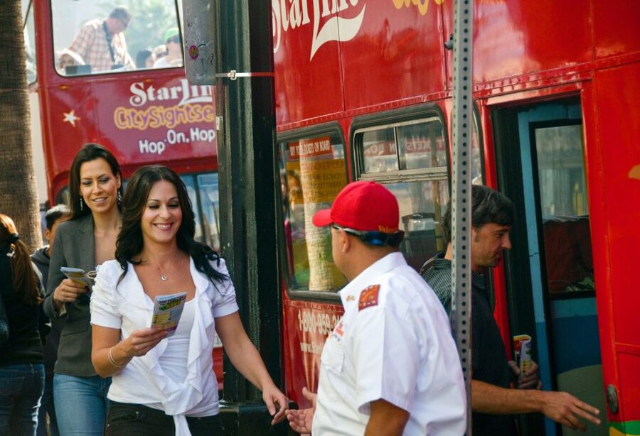 Los Angeles: Hop-On Hop-Off Bus Tour with Audio Guide - The coast on the Santa Monica Yellow Route