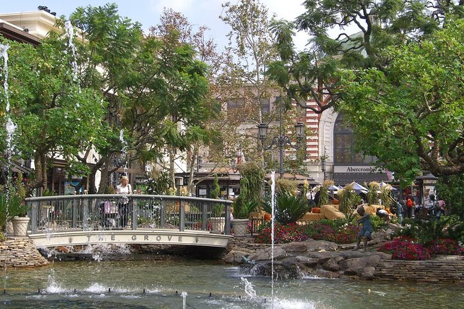Los Angeles Luxury Private Tour For Up To 7 Passengers - Practical details for a smoother day