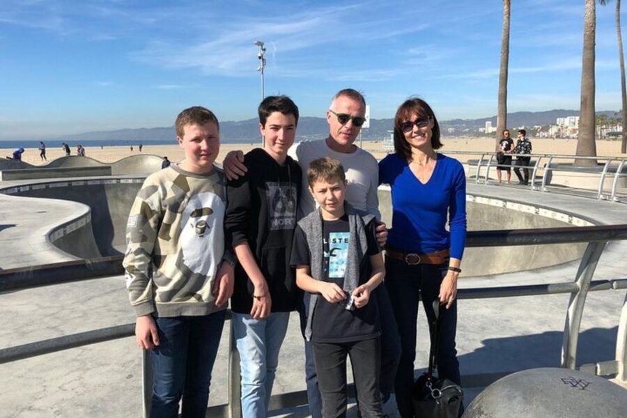 Los Angeles : Private custom tour with a local guide - Walking, public transport, and Los Angeles distances