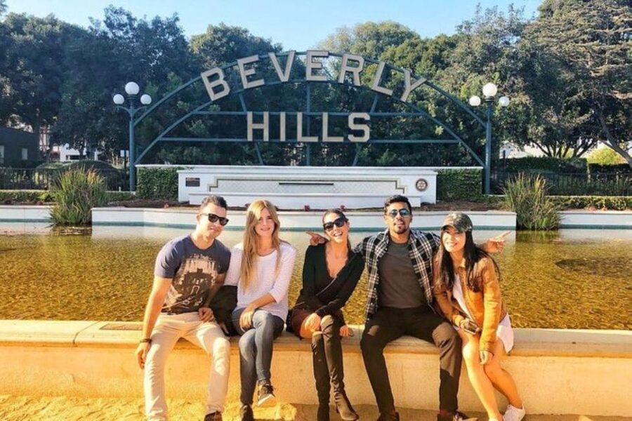 Los Angeles: Private Half Day City Tour - The guide’s role, and what the comments suggest