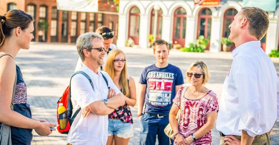 Los Angeles: Small Group Sightseeing Tour - Hollywood’s stars and movie-house history
