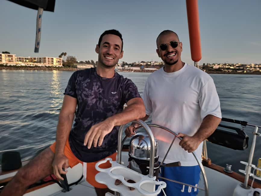 Los Angeles: Sunset Sailing - A small group changes the feel of the boat