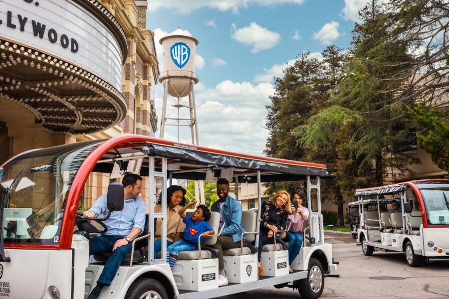 Los Angeles: Warner Bros. Studio Tour Hollywood - Notice the craft behind the familiar scenes