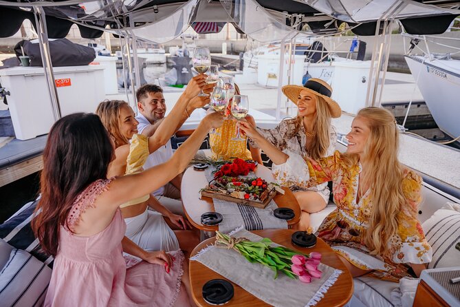 Luxury Shared E-Boat Cruise with Wine, Charcuterie & Sea Lions Spotting - The captain can turn a quiet ride into a good outing