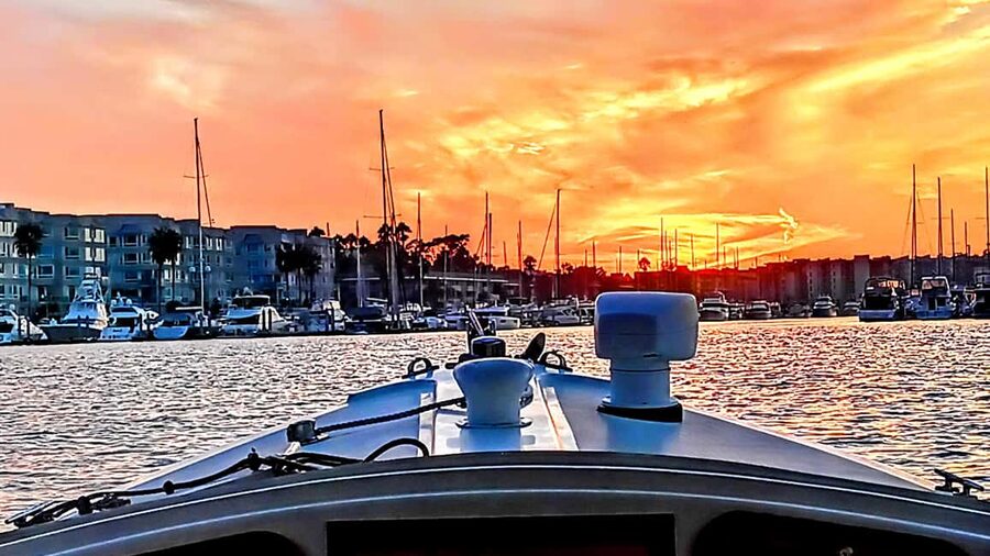 Marina Del Rey: Romantic Cruise, Dinner Charcuterie or Sushi - Sunset, music and photo moments