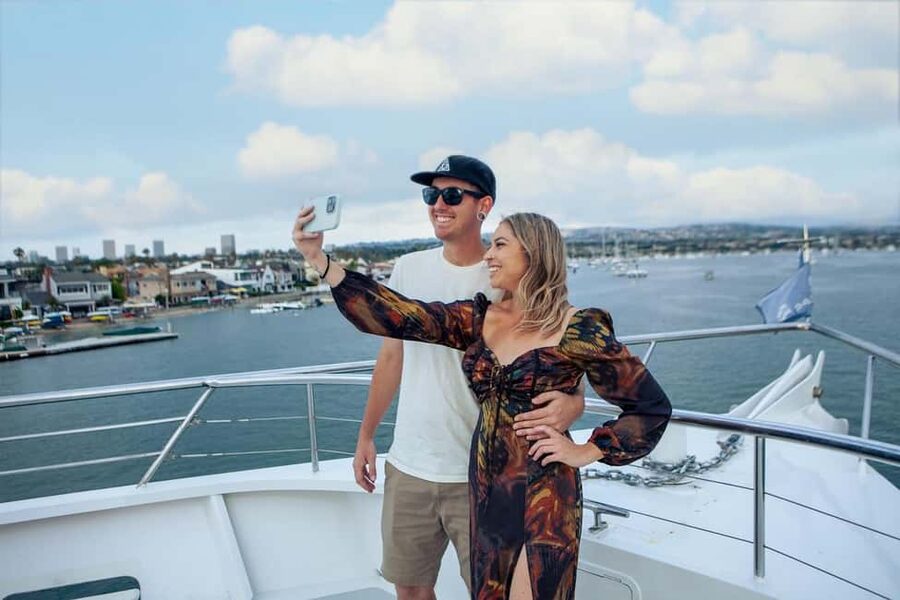 Newport Beach: City Cruises Weekend Dinner Cruise with DJ - Who should book the Newport Beach dinner cruise?