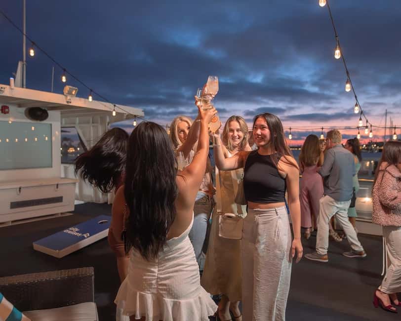 Newport Beach: City Cruises Weekend Dinner Cruise with DJ - Choosing dinner from the sample menu