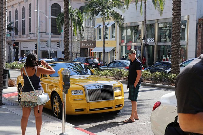 Private Hollywood and Celebrity Homes Bus Tour - Beverly Hills: a ten-minute photo stop and a drive through Rodeo Drive