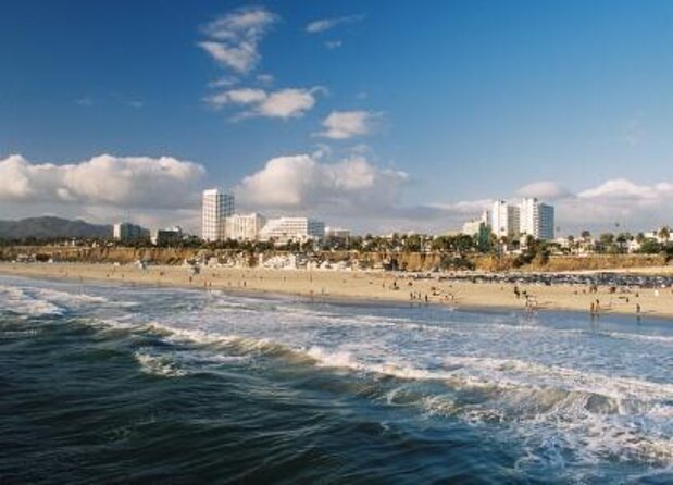 Santa Monica Bar & Club Crawl - Start by the beach, then head into Santa Monica