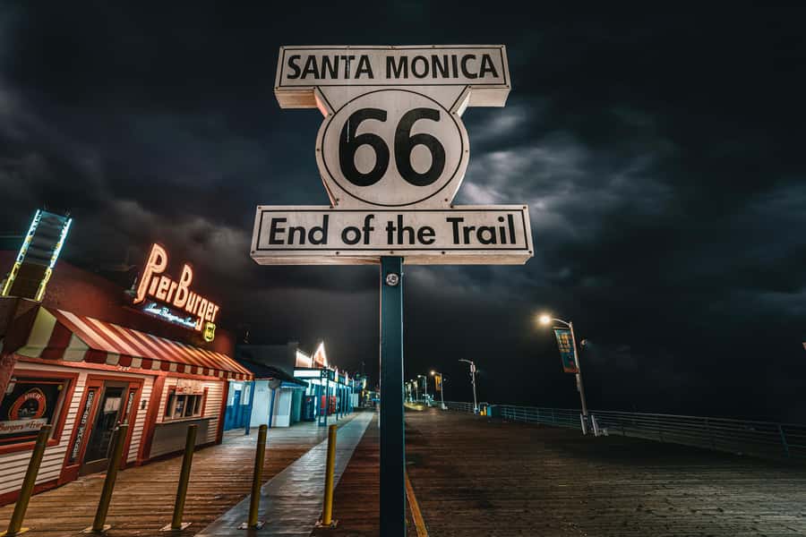 Santa Monica: Ghosts and Phantoms of the Pier Walking Tour - The pier is the right place to begin