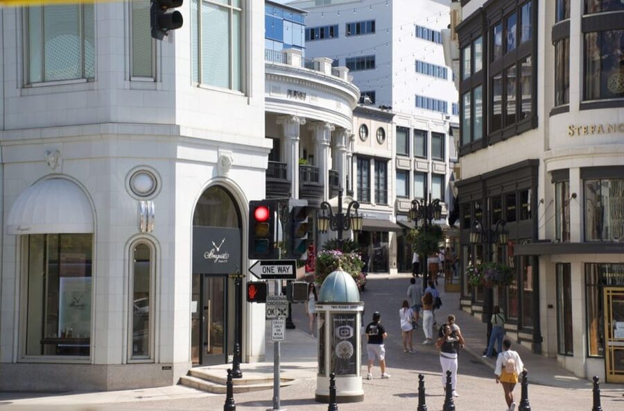 Sightseeing Hollywood Tours - The Sunset Strip, Melrose Place and filming locations
